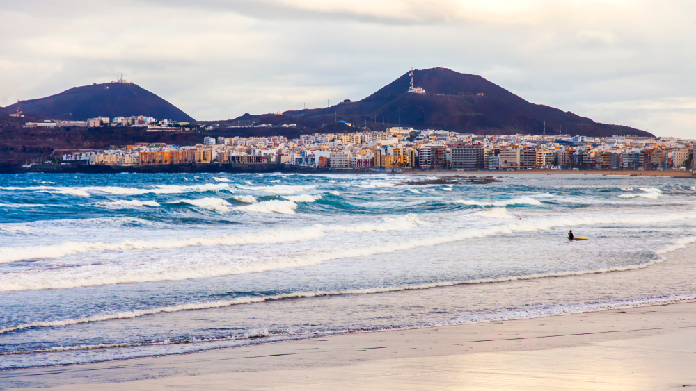 gran-canaria-mejores-lugares-surf-playa-de-las-canteras