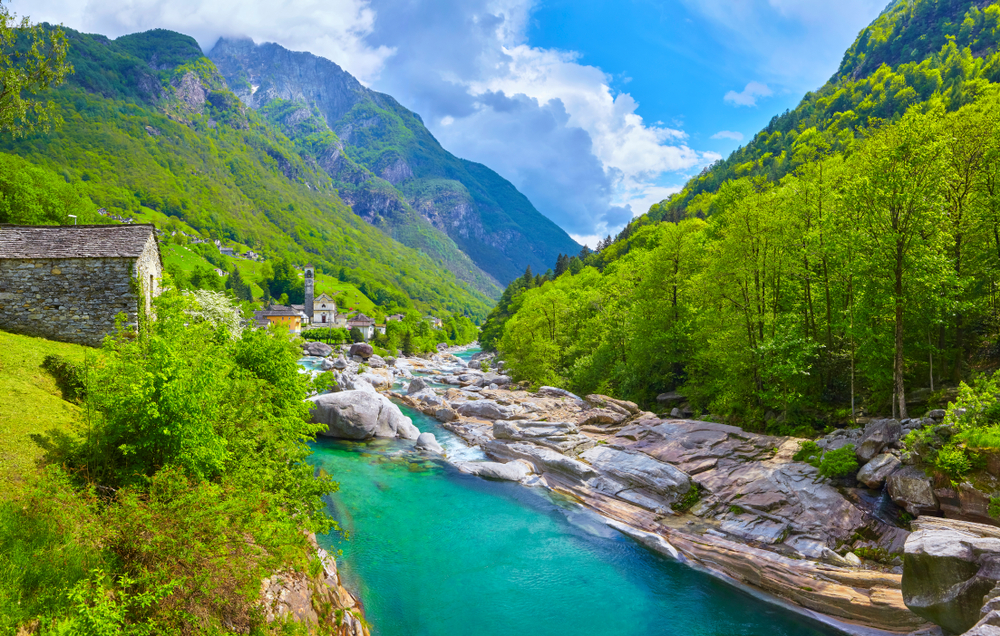 rutas-senderismo-suiza-valle-verzasca
